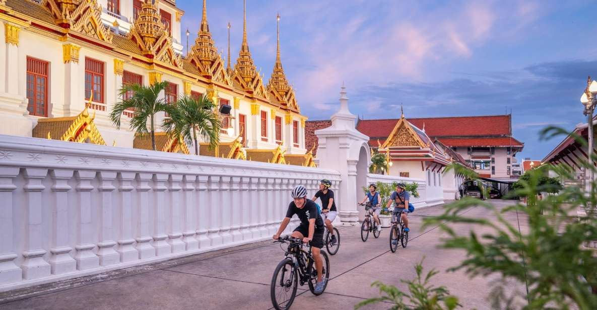 Bangkok: Nighttime Bike Tour With Flower Market Visit - Itinerary Highlights