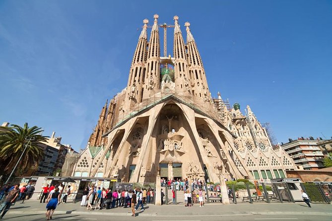 Barcelona Highlights Tour and Montserrat Monastery With Hotel Pick-Up - Pickup and Transportation