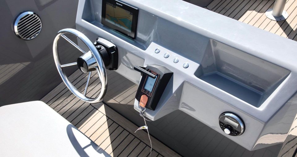 Boat Rental in Santa Maria Di Leuca · Mana 23 () - Tour Details