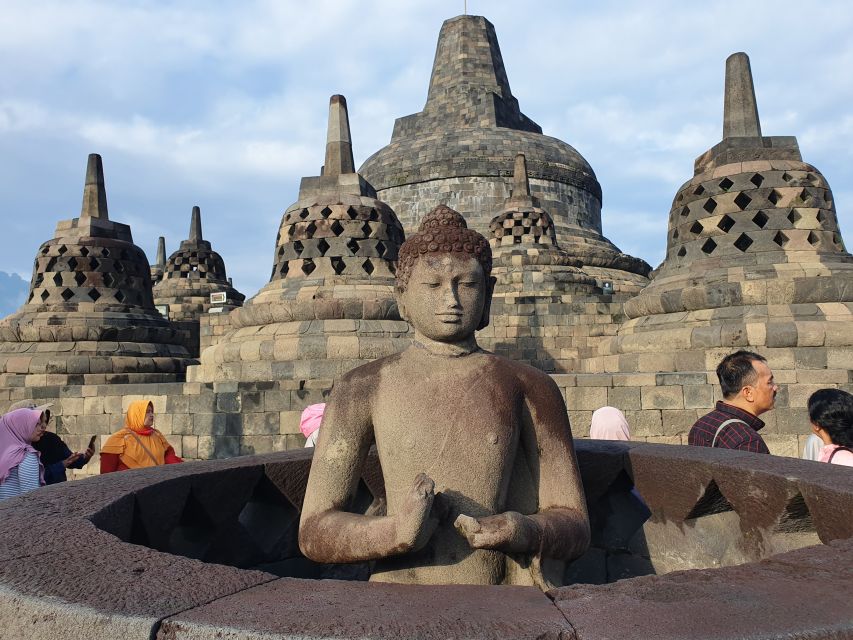 Borobudur Tour Climb up to the Top & Prambanan With Lunch - Borobudur Temple Exploration