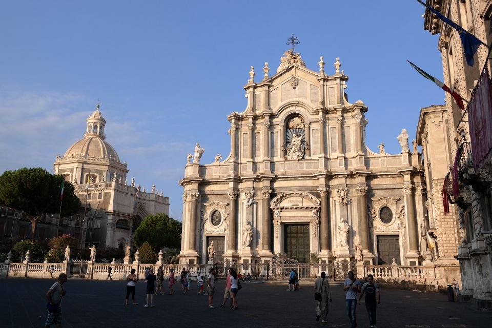 Catania: Private Walking Tour With Arancini Tasting - Discover the Vibrant Fish Market