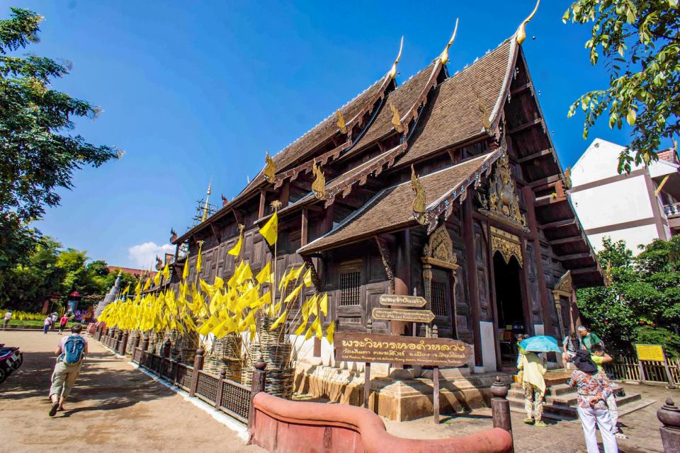 Chiang Mai: Ancient Temples Guided Spanish Tour - Local Market