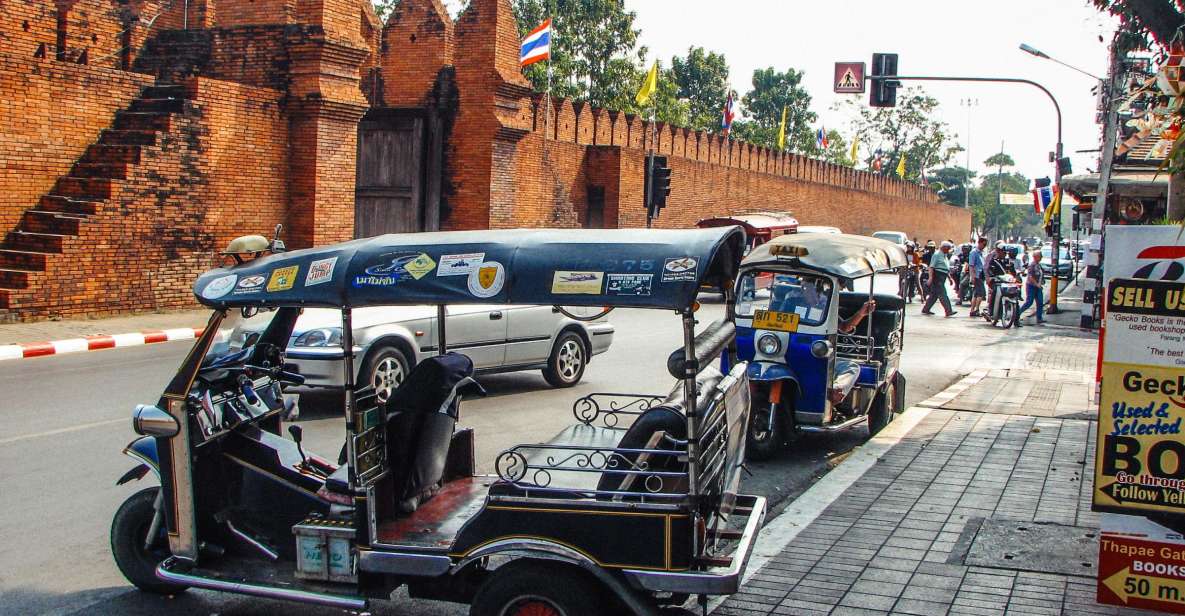 Chiang Mai: Private Tuk Tuk Tour of City Temples With Pickup - Itinerary Highlights