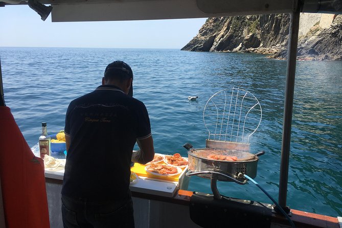 Cinque Terre Lunch Boat Tour - Lunch and Beverages