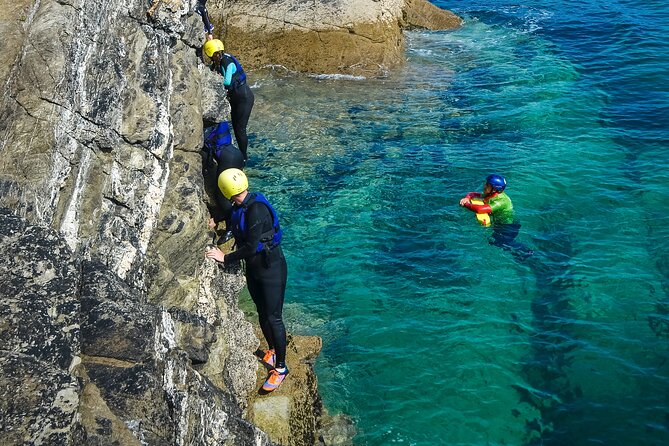 Coasteering Experience in Newquay - Qualifications and Equipment of the Guide