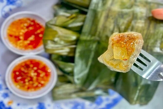 Da Nang Local Foods Exploring With Aodai Female Riders by Private - Visit to 4-6 Local Food Stalls