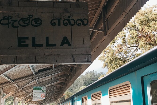 Discover Ella - Ella Rock, Little Adams Peak & Nine Arch Bridge - Exploring Ella Rock