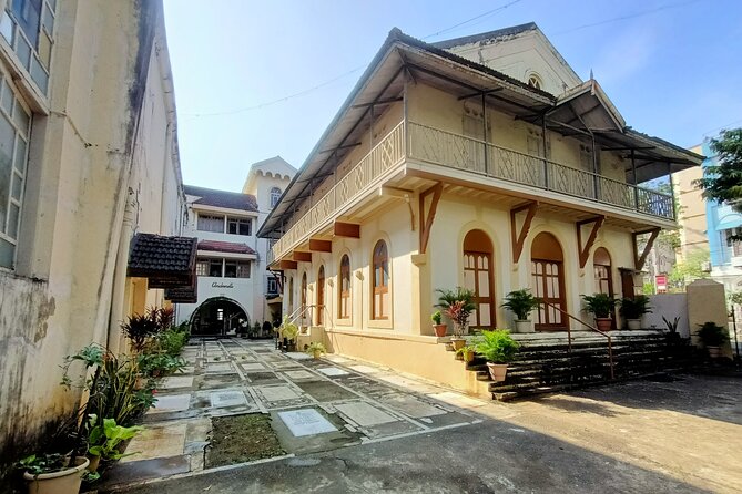 Discover the Hidden Gems of Bandra on an Engaging Walking Tour - Chhatrapati Shivaji Terminus Wonders