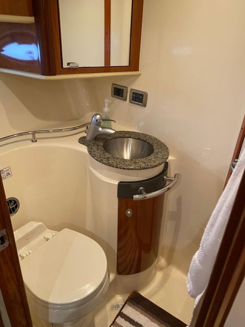 ⭐️⭐️⭐️⭐️⭐️ Private 🛥️ Yacht Rentals ⏰ 2h 🍾 Champagne Gift - Yacht Features