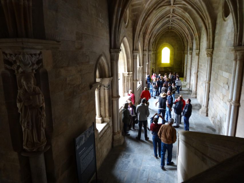 Évora: Private Tour With Entrance Tickets to Main Monuments - Visiting the Chapel of Bones