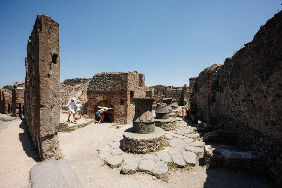 Family Tour of Pompeiis Teatro Grande and Historic Streets. - Terme Stabiane