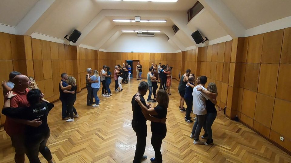 Faro: Private or Group Dance Lessons (Salsa, Bachata, Kizomba) - Experienced and Passionate Instructors