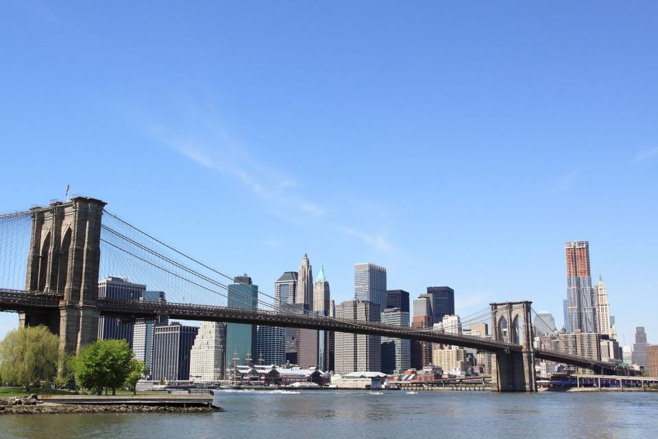 From Manhattan: 2-Hour Brooklyn Bridge Sightseeing Bike Tour - Cycling to City Hall District