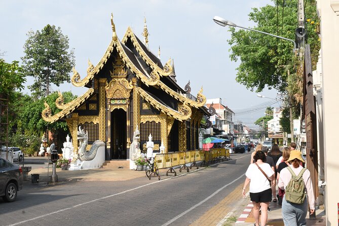 Go Where the Locals Go, Eat What the Locals Eat! Food Tour With Local Foodies - Discovering Authentic Thai Flavors