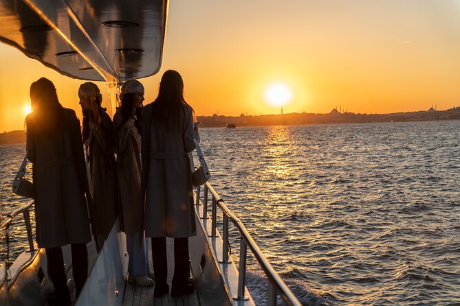 Golden Sunset Cruise on Luxury Yacht in Istanbul Bosphorus - Inclusions and Meeting Point