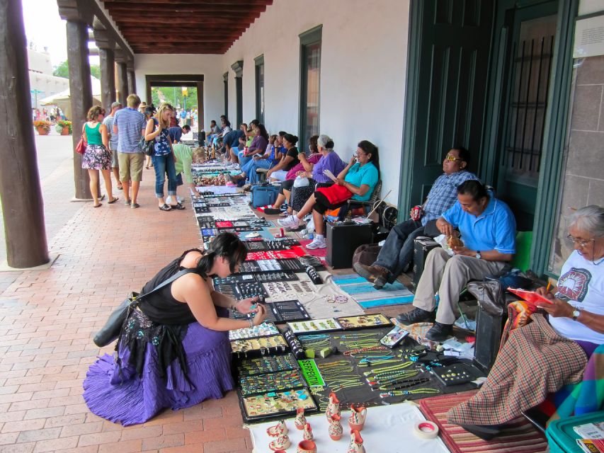 Golden Years in Santa Fe: A Senior's Cultural Journey - Strolling Through Artistic Alleys