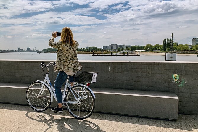 Guided Bike Tour: 2 Hours Highlights of Antwerp - Guides Expertise
