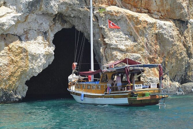 Half-Day Boat Tour to Antalya Waterfalls - Discovering the Waterfalls