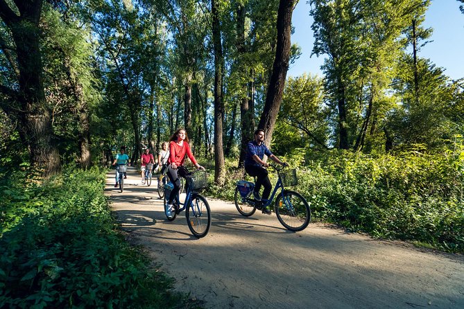 Half-Day Warsaw City Sightseeing Bike Tour for Small Group - Bike Rental and Gear