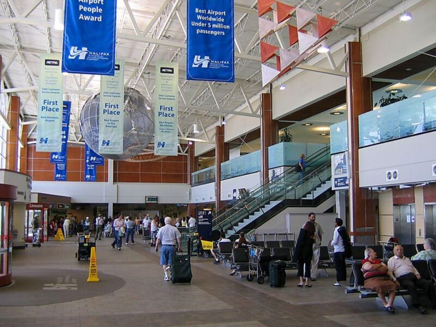 Halifax: Transfer To/From Stanfield International Airport - Booking Options