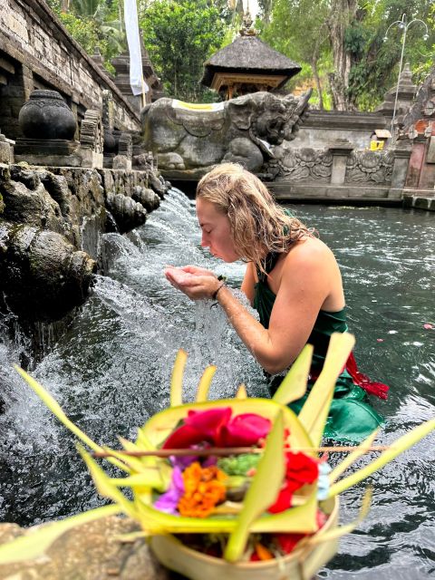 HOLY BATH IN TIRTA EMPUL TEMPLE - Significance of Holy Springs