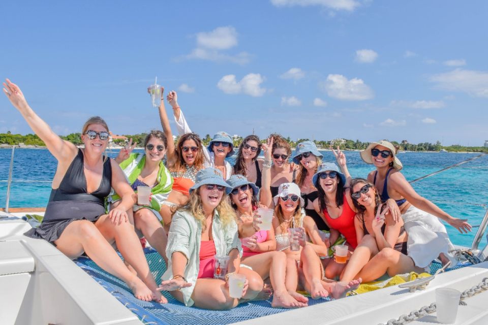 Isla Mujeres: Catamaran With Snorkel, Open Bar, and Transfer - Exploring Downtown Isla Mujeres