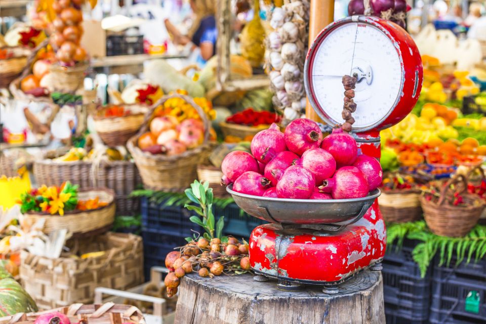 Lecce: Market & Lunch/Dinner at a Local's Home - Vibrant Local Market Visit