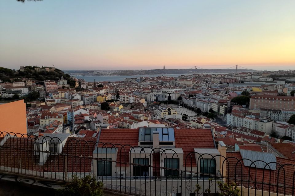 Lisbon: 1,5 Hours Historical Tuk Tour for Two Persons. - Itinerary