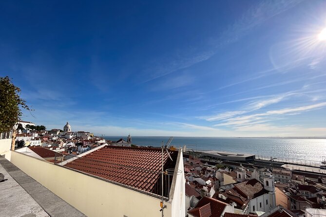 Lisbon Downtown & Alfama With a Guide Walking Tour - Exploring Alfama Neighborhood