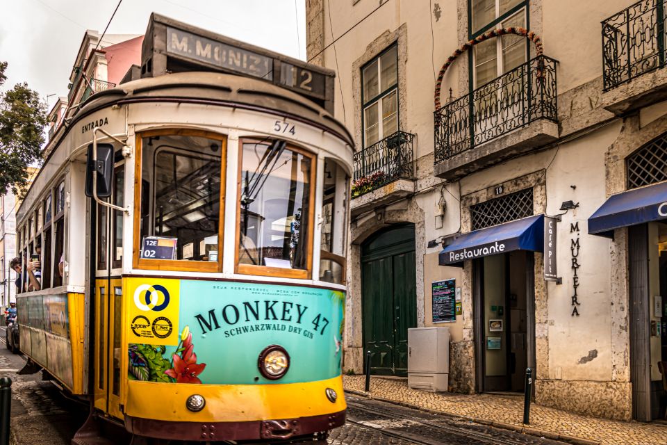 Lisbon: First Discovery Walk and Reading Walking Tour - Itinerary and Key Highlights