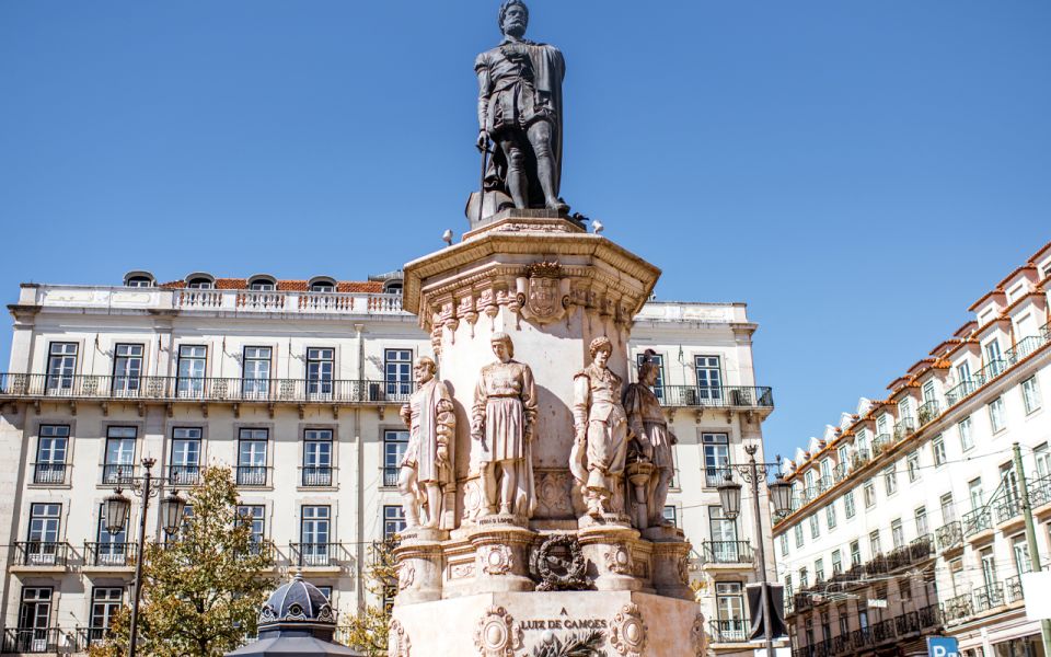 Lisbon: Private Kid-Friendly City Tour With São Jorge Castle - Explore the São Jorge Castle