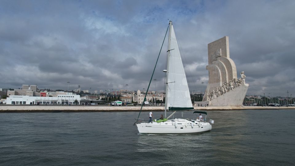 Lisbon: Sunset Cruise on the Tagus River With Welcome Drink - Iconic Landmarks