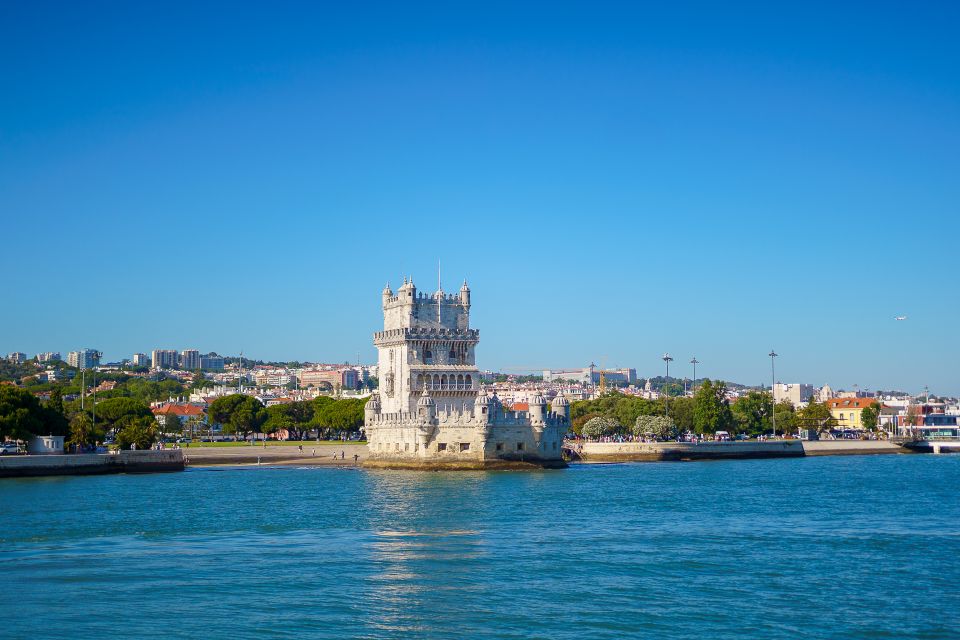 Lisbon: Tagus River Boat Tour With One Drink Included - Cruise Experience and Itinerary