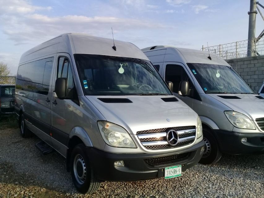 Los Cabos: Roundtrip Airport to Hotel Corridor Shared Van - Vehicle and Driver Details