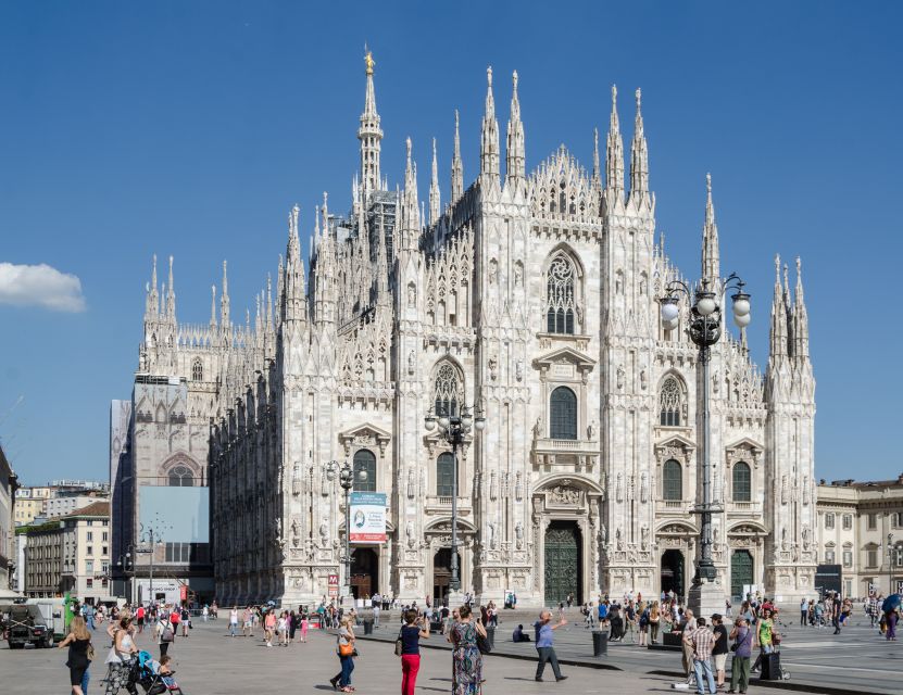 Milan: Best of Walking Tour With Duomo Visit - Exploring Castello Sforzesco