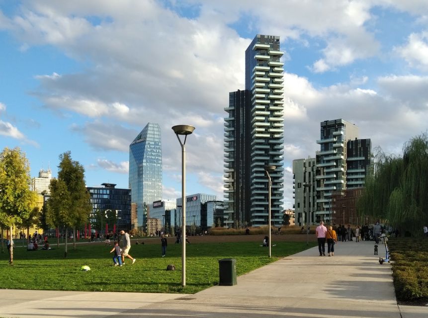 Milans Modern Architecture: 3-Hour Bike Tour - Exploring Porta Nuova District