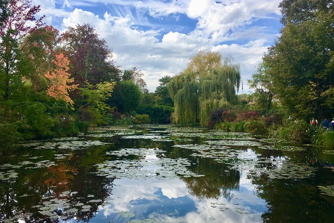 Monets Gardens & House With Art Historian: Private Giverny Tour From Paris - Art Historians Perspective on Monet