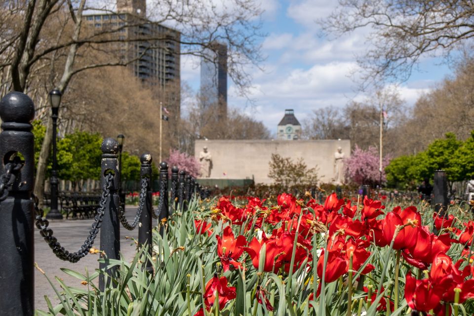 NYC: Brooklyn Heights & DUMBO Self-Guided Walking Tour - Exploring DUMBO Neighborhood