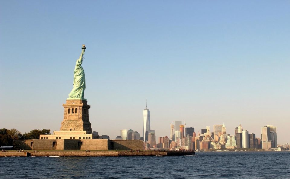 NYC: Visit Statue of Liberty & 3h Manhattan Walking Tour - Walking Tour Highlights