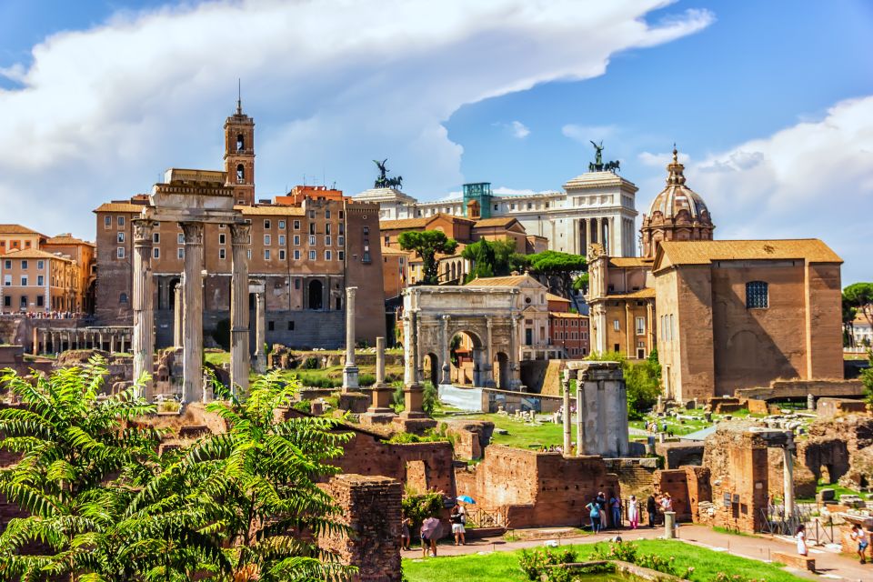 Palatine Hill and Roman Forum Tour With Fast-Track Entrance - Exploring the Palatine Hill