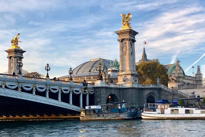 Paris Seine River Champagne Tasting Cruise - Iconic Parisian Landmarks