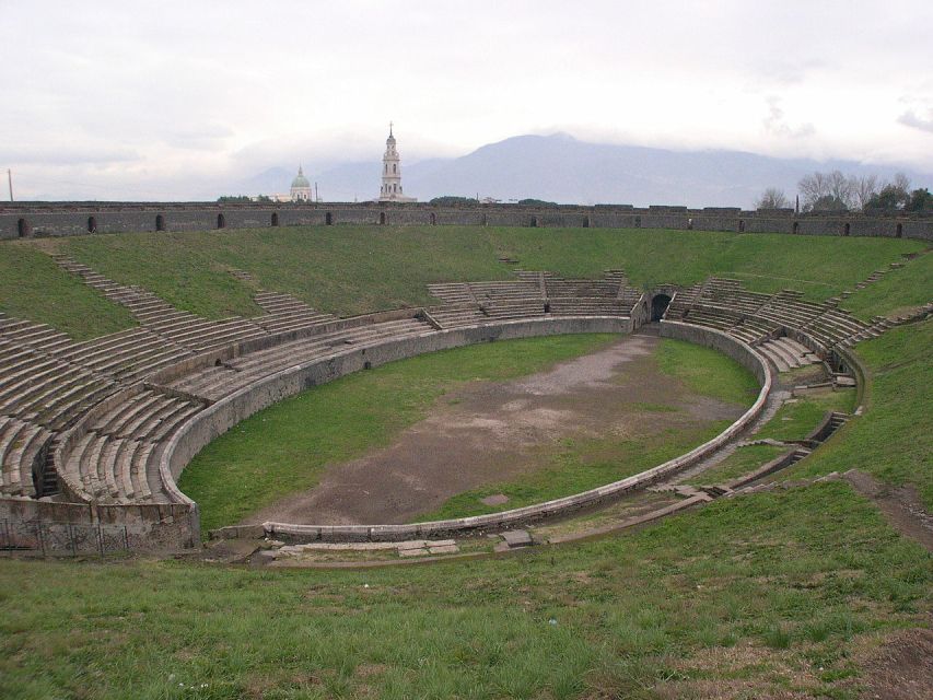 Pompei: Private Tour of Pompeii With Lunch & Wine Tasting - Exploring Pompeiis Ruins