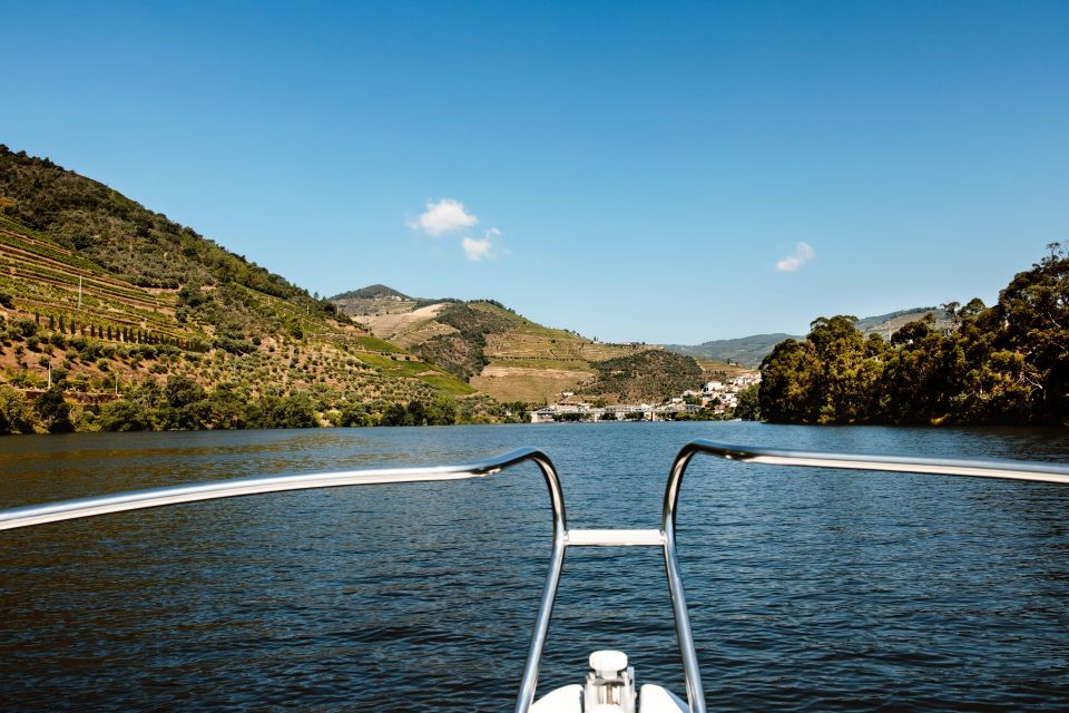 Porto: Private Douro Valley 4x4 Tour With Lunch - Itinerary