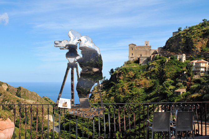 Private and Guided Godfather Tour With Traditional Lunch - Included in the Tour