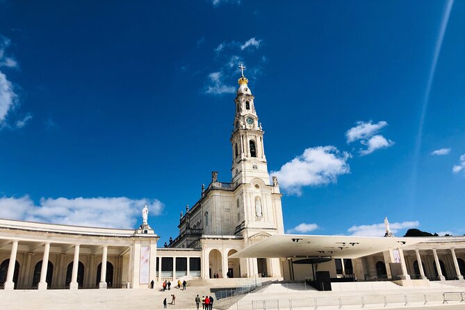 Private Day Tour With Guide to Fatima, Batalha, Nazaré and Óbidos - Pickup and Start Time