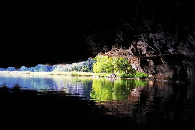 Private Ninh Binh Luxury Day Tour (Tam Coc, Mua Cave, Cycling) - Inclusions and Amenities