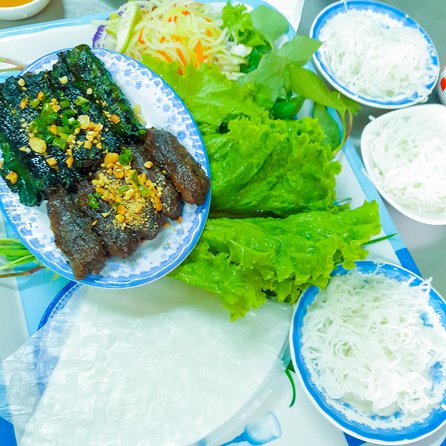 Private Street Food Evening Walking Tour in Ho Chi Minh City - Exploring Saigons Sights, Sounds, and Tastes