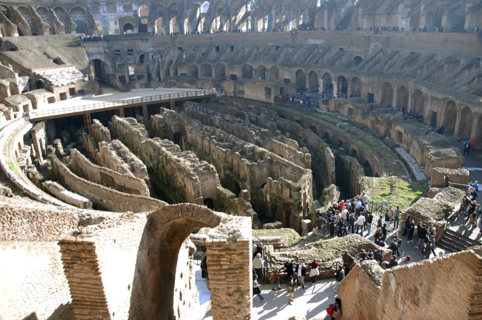 Rome: Colosseum, Roman Forum, and Palatine Hill Private Tour - Exploring the Colosseum