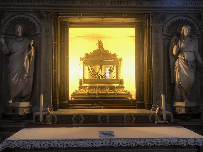 Rome: Crucis Saints Peter & Paul 3-Hour Pilgrim Walking Tour - Group Size and Meeting Point