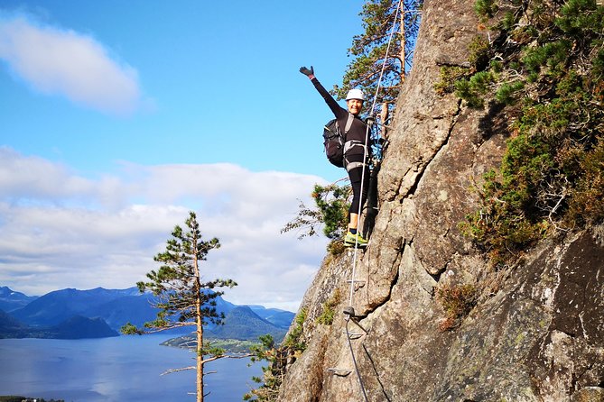 Romsdalsstigen Via Ferrata - Introwall - Preparing for the Climb